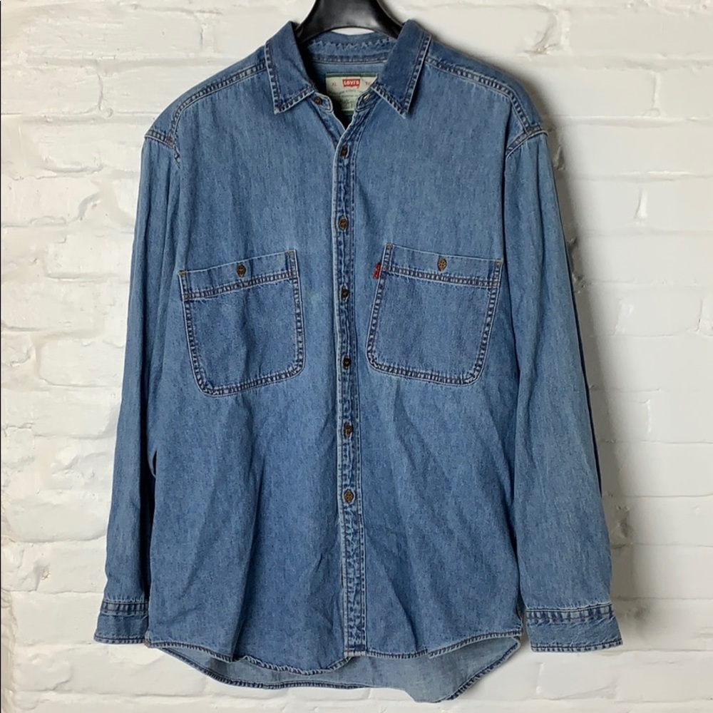 Levi’s denim shirt size XL blue button pockets